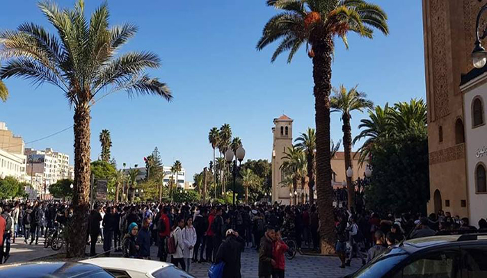 وجدة: إصابة قائد المقاطعة الحضرية الأولى بحجر طائش خلال احتجاجات التلاميذ缩略图 وجدة: إصابة قائد المقاطعة الحضرية الأولى بحجر طائش خلال احتجاجات التلاميذ缩略图