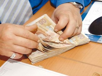 بعد عدة احتجاجات..الحكومة توقف الإجراءات الضريبية الجديدة缩略图