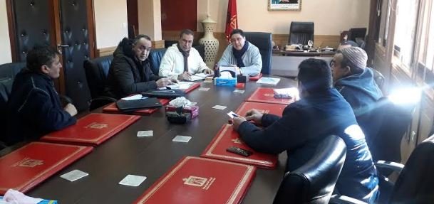 وجدة: أرباب المقاهي يجتمعون برئيس الجماعة حول الرسوم الجديدة缩略图 وجدة: أرباب المقاهي يجتمعون برئيس الجماعة حول الرسوم الجديدة缩略图