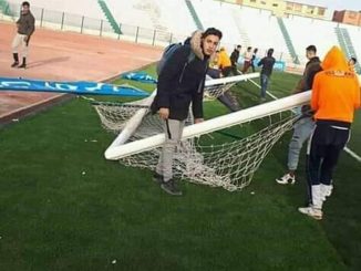 التخريب الذي طاله الملعب الشرفي بعد انتهاء ديربي الشرق缩略图