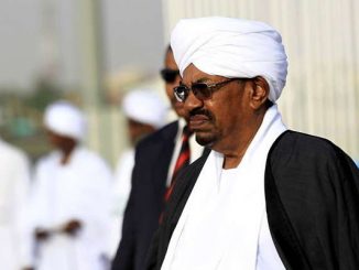 أنباء عن تنحي البشير.. والشعب السوداني يتنظر بيان الجيش缩略图