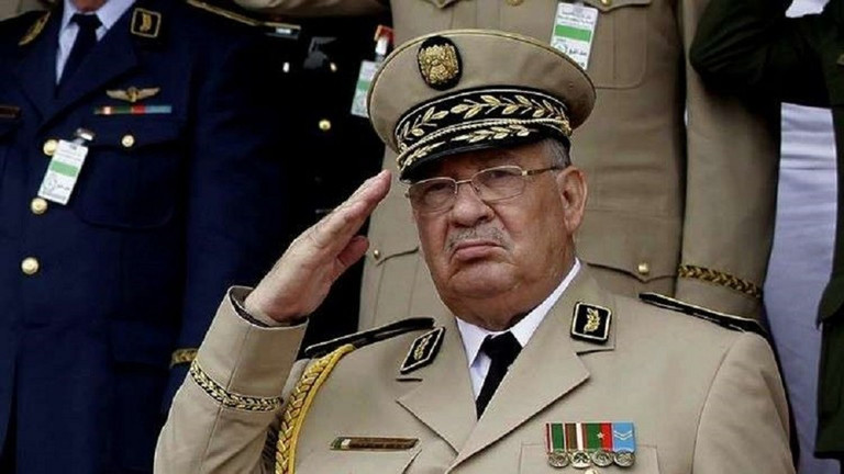 الجيش الجزائري يدعو لمحاسبة الفاسدين ويقدم الضمانات للقضاء缩略图 الجيش الجزائري يدعو لمحاسبة الفاسدين ويقدم الضمانات للقضاء缩略图