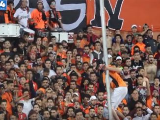 احتفالية جماهير نهضة بركان في النهائي缩略图