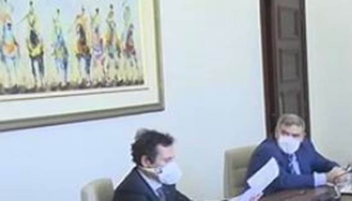 الوزراء يضعون الكمامات خلال اجتماع مجلس الحكومة缩略图 الوزراء يضعون الكمامات خلال اجتماع مجلس الحكومة缩略图