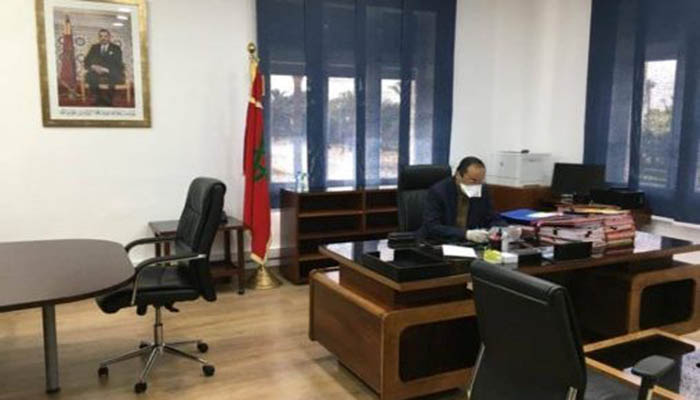 بعد شفائه من “كورونا” الوزير عمارة يعود لمكتبه ويستأنف عمله缩略图 بعد شفائه من “كورونا” الوزير عمارة يعود لمكتبه ويستأنف عمله缩略图