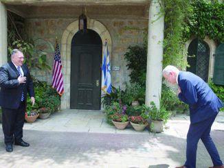 أخيرا حكومة اسرائيلية تخرج بعد مباركة بومبيو缩略图