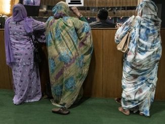 ولاية العيون تسمح لمحلات بيع الملابس بفتح أبوابها مع الالتزام بالشروط الوقائية والتوقيت缩略图