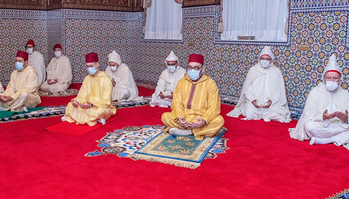 أمير المؤمنين يؤدي صلاة عيد الفطر المبارك缩略图 أمير المؤمنين يؤدي صلاة عيد الفطر المبارك缩略图