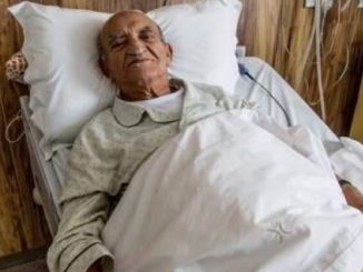 عبد الرحمان اليوسفي ينقل إلى المستشفى لاستكمال العلاج缩略图