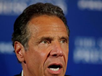 حاكم نيويورك يطالب ترامب بالاعتذار缩略图