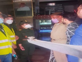 وجدة: بعد ضبطه مخالفا لحالة الطوارئ، صاحب مقهى يهرب الزبناء من منفذ خلفي للمقهى..缩略图