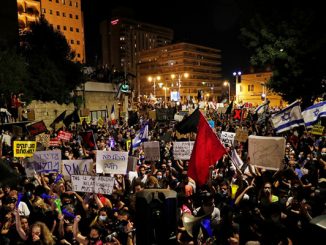 مظاهرات حاشدة أمام مقر إقامة نتنياهو في القدس تتحول إلى اشتباكات مع قوات الأمن缩略图