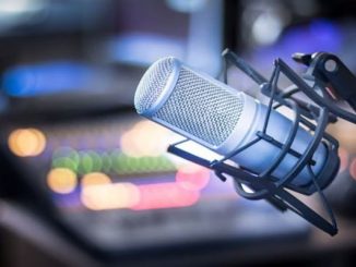 إهانة النساء المطلقات تتسبب في توقيف برنامج إذاعي缩略图