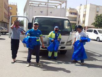 عمال سيطا البيضاء يشرعون في عملية توزيع الأكياس البلاستيكية على الساكنة缩略图