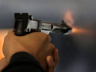 وجدة: شرطي يضطر الى استعمال سلاحه الوظيفي لتوقيف مشتبه هدد سلامة المواطنين وافراد الشرطة缩略图