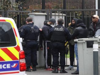 العنف بفرنسا..  ركاب يقتلون سائق حافلة منعهم من صعود الباص بلا كمامات缩略图