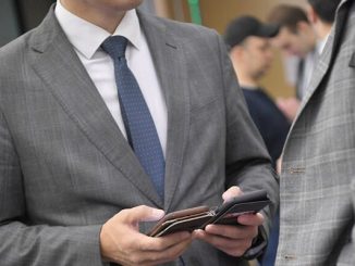 اتهام “إنستغرام” بالتجسس على المستخدمين من خلال الكاميرا缩略图