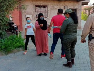 السلطات العمومية تباشر حملات للتوعية بمخاطر كورونا وتقرر إغلاق احياء في عدة مدن缩略图