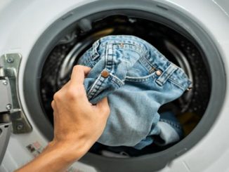 وزارة الصحة تؤكد انتقال عدوى كورونا عبر تبادل الملابس缩略图