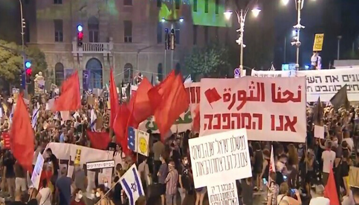 تظاهرات أمام منزل نتنياهو لمطالبته بالاستقالة缩略图 تظاهرات أمام منزل نتنياهو لمطالبته بالاستقالة缩略图