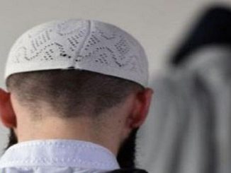 إمام مسجد رهن الحراسة النظرية للاشتباه في تورطه في هتك عرض أربع فتيات缩略图