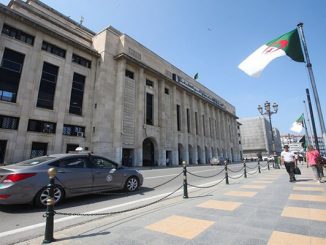 برلمان الجزائر يصادق على إصلاح اقتصادي يسمح للأجانب بتملك كامل لمشروعات محددة缩略图