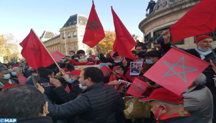 الجالية المغربية تتظاهر في باريس دعما للتدخل المغربي بالكركرات缩略图 الجالية المغربية تتظاهر في باريس دعما للتدخل المغربي بالكركرات缩略图