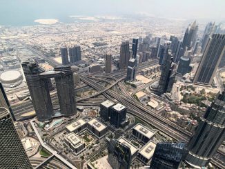 الإمارات تمنح “الإقامة الذهبية” لعشر سنوات في بعض المهن缩略图