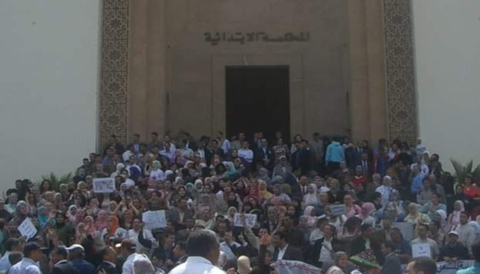 هيئة كتابة الضبط في وقفة احتجاجية أمام المحاكم احتجاجا على وصفهم بـ “العاملين بالمحاكم缩略图 هيئة كتابة الضبط في وقفة احتجاجية أمام المحاكم احتجاجا على وصفهم بـ “العاملين بالمحاكم缩略图