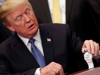 أبو برنامج إسرائيل الفضائي: كائنات فضائية وصلت الأرض ووقعت اتفاقية مع الحكومة الأمريكية缩略图