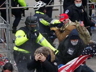 أعضاء بالكونغرس الأمريكي يشترون السترات الواقية من الرصاص تحسبا للطوارئ缩略图