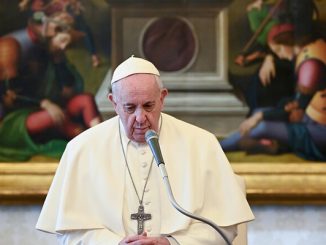 لأول مرة في مجمع الأساقفة.. البابا فرنسيس يعين امرأة في منصب رفيع缩略图