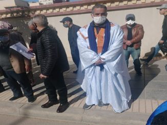 وقفة رمزية لرؤساء جمعيات مدنية من أمام قنصلية الجزائر بوجدة缩略图