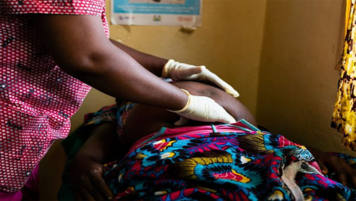 المغرب يستقبل شابة مالية حامل بسبعة أجنة ببطنها لعلاجها缩略图