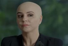 يعرض في رمضان .. السرطان يحرم الفنانة أقريو من شعرها في “باب البحر缩略图