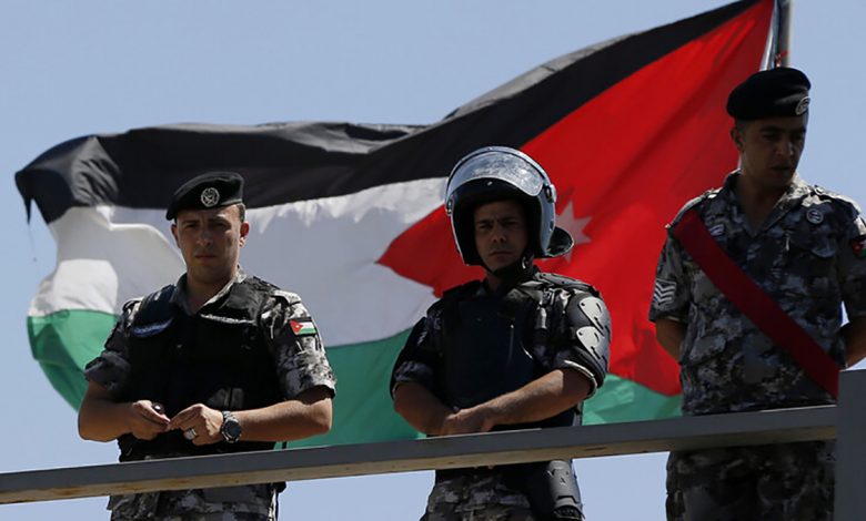 السلطات الأردنية تعتقل رئيس الديوان الملكي الأسبق ومبعوث الملك الخاص السابق للسعودية缩略图 السلطات الأردنية تعتقل رئيس الديوان الملكي الأسبق ومبعوث الملك الخاص السابق للسعودية缩略图