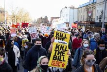 بريطانيا.. المئات ينضمون لمظاهرات ضد قانون يمنح الشرطة سلطات لتقييد الاحتجاجات缩略图 بريطانيا.. المئات ينضمون لمظاهرات ضد قانون يمنح الشرطة سلطات لتقييد الاحتجاجات缩略图