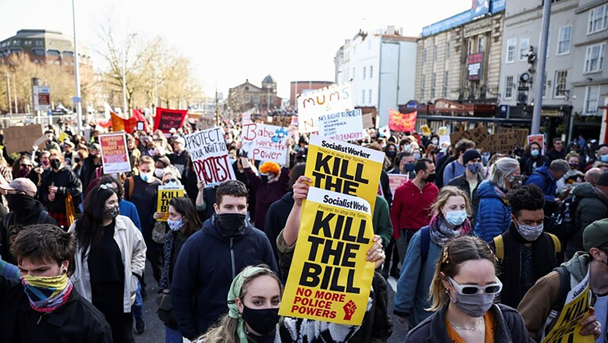 بريطانيا.. المئات ينضمون لمظاهرات ضد قانون يمنح الشرطة سلطات لتقييد الاحتجاجات缩略图