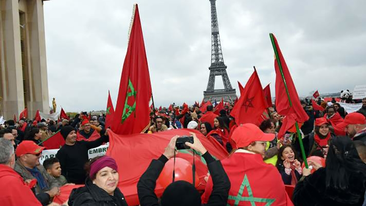 رســالـة بـاريــسْ : مــغاربــة الـعـالــم يــحــتــفــون بانــتــصاــرات الـدبـلـومـاسـيـة المــغــربــية عــلى الــمــناورات الـجــزائـريــة缩略图