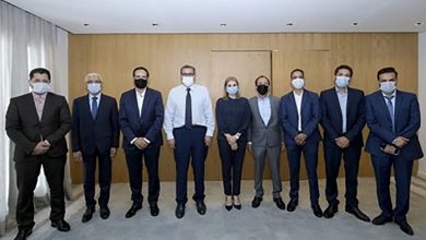 سفينة فنانين تجنح عن مرفأ الإبداع وترسو فوق رمال السياسية المتحركة缩略图 سفينة فنانين تجنح عن مرفأ الإبداع وترسو فوق رمال السياسية المتحركة缩略图