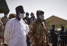 مالي.. العسكريون يعتقلون الرئيس نداو ورئيس الوزراء ووزير الدفاع缩略图