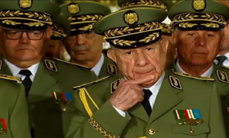 الجزائر: تنزيل رتبة مدير المخابرات الداخلية السابق من جنرال إلى جندي缩略图 الجزائر: تنزيل رتبة مدير المخابرات الداخلية السابق من جنرال إلى جندي缩略图
