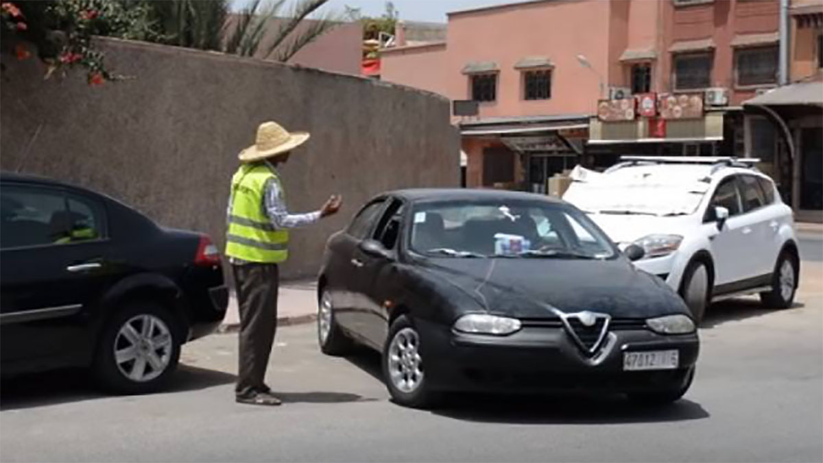 سير عري على كتافك缩略图