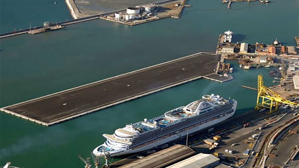 موقع: عمال ميناء إيطالي يرفضون تحميل أسلحة على متن سفينة متجهة إلى إسرائيل缩略图