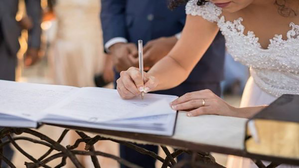 المصادقة على مقترح قانون ينهي معاناة مغاربة العالم مع عقود الزواج缩略图