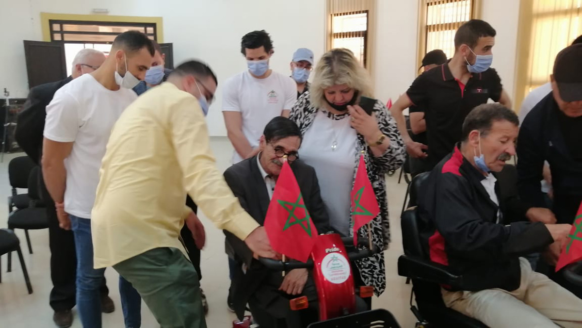 وجدة .. تكريم ولا أروع لعميد المنتخب الوطني سابقا الطاهري والفنان بنعيسى缩略图