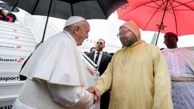 الملك يهنئ البابا فرانسيس على نجاح العملية الجراحية