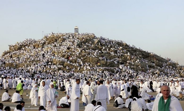 الحجاج يقفون على صعيد عرفات وسط إجراءات مشددة بسبب “كورونا”缩略图 الحجاج يقفون على صعيد عرفات