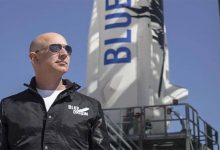 الملياردير بيزوس يدشن السياحة الفضائية