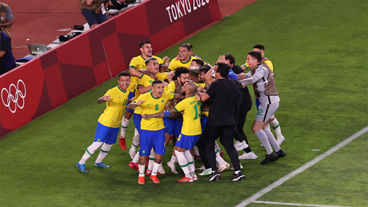 منتخب البرازيل يتوج بذهبية أولمبياد طوكيو